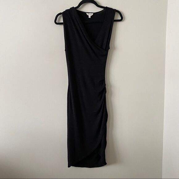 Aritiza" wilfred" izadora" black ruched midi dress - Picture 2 of 6